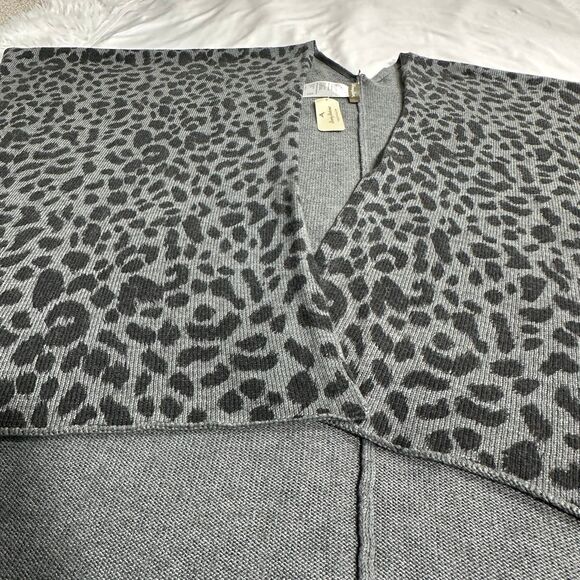 NWT Tommy Bahama Poncho Sweater Women OS Black Gray Poly/Wool Blend Animal Print - Picture 6 of 11